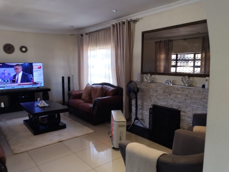 5 Bedroom Property for Sale in Alan Manor Gauteng