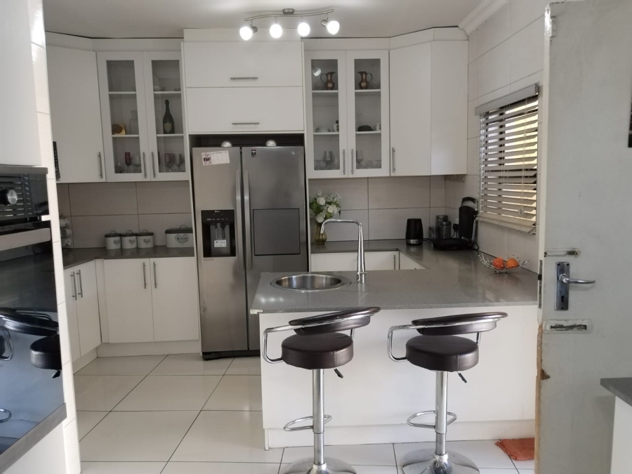 5 Bedroom Property for Sale in Alan Manor Gauteng