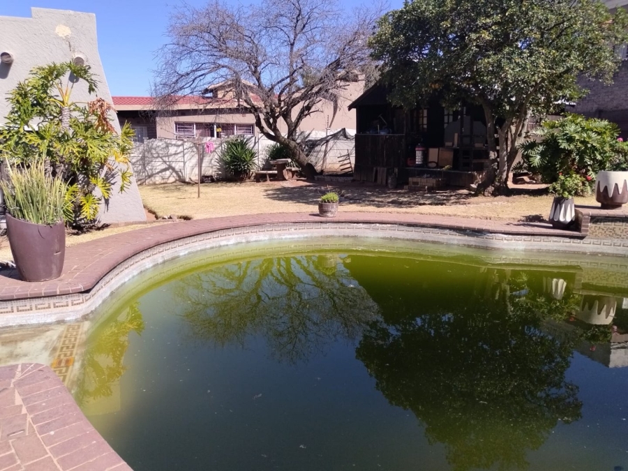 5 Bedroom Property for Sale in Alan Manor Gauteng