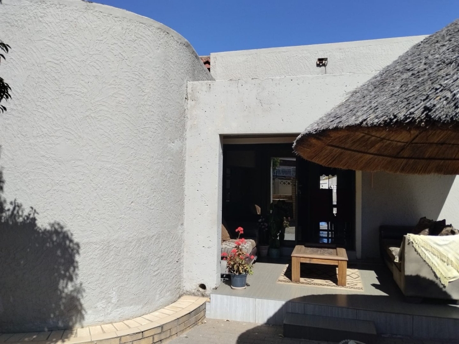 5 Bedroom Property for Sale in Alan Manor Gauteng