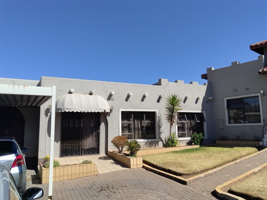 5 Bedroom Property for Sale in Alan Manor Gauteng