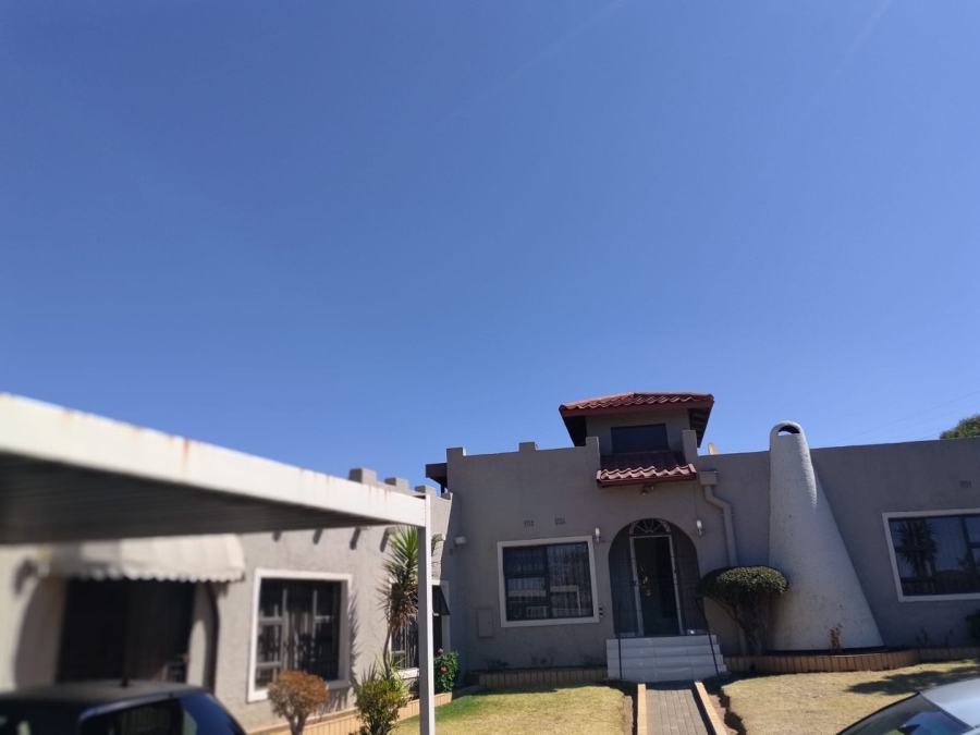 5 Bedroom Property for Sale in Alan Manor Gauteng