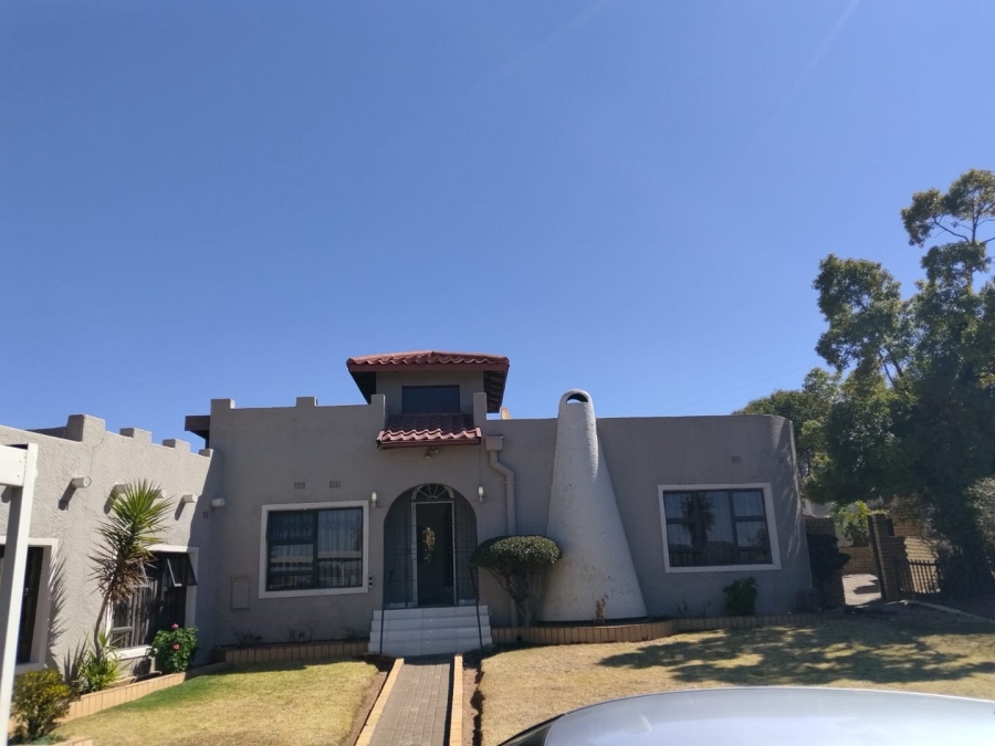 5 Bedroom Property for Sale in Alan Manor Gauteng