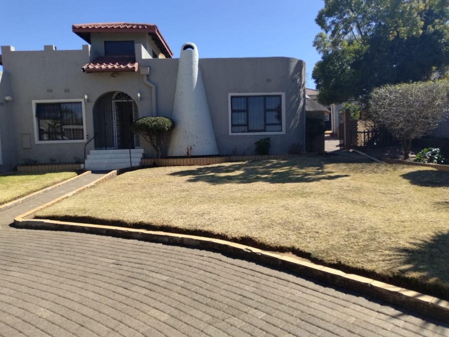 5 Bedroom Property for Sale in Alan Manor Gauteng