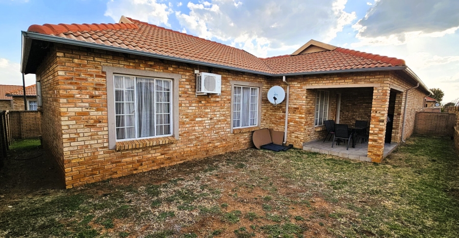 3 Bedroom Property for Sale in Kosmosdal Gauteng