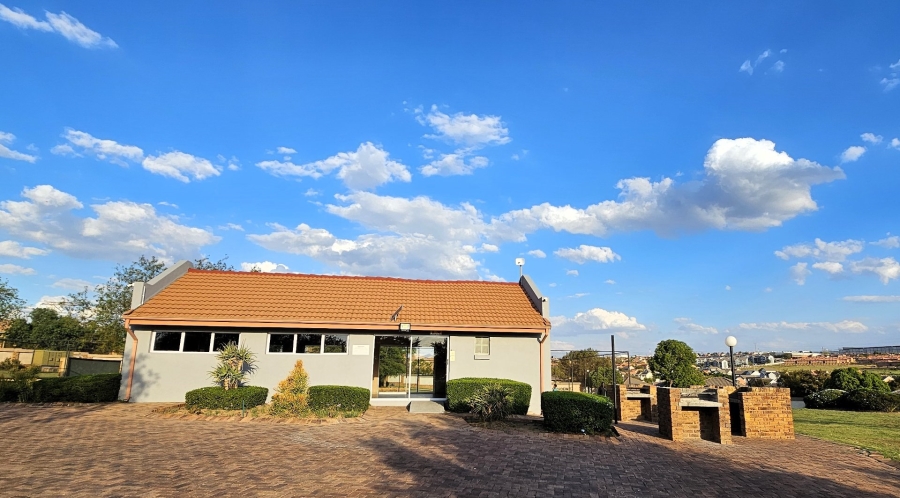 3 Bedroom Property for Sale in Kosmosdal Gauteng