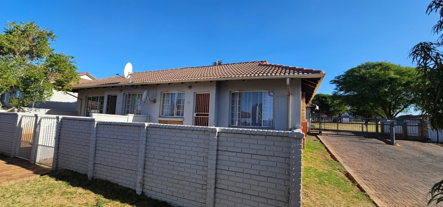 1 Bedroom Property for Sale in Kosmosdal Gauteng