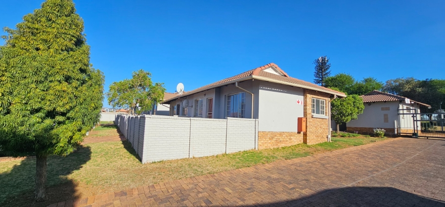 1 Bedroom Property for Sale in Kosmosdal Gauteng