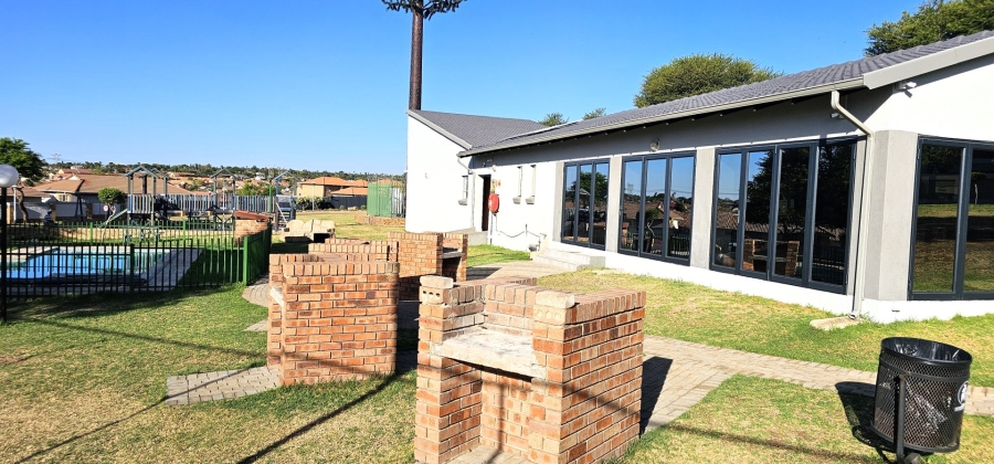 1 Bedroom Property for Sale in Kosmosdal Gauteng