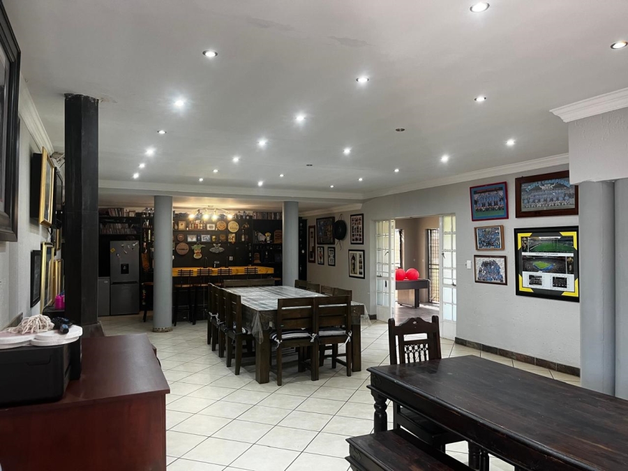 5 Bedroom Property for Sale in Kameeldrift West Gauteng