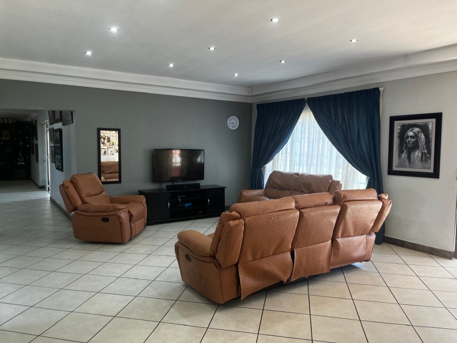 5 Bedroom Property for Sale in Kameeldrift West Gauteng