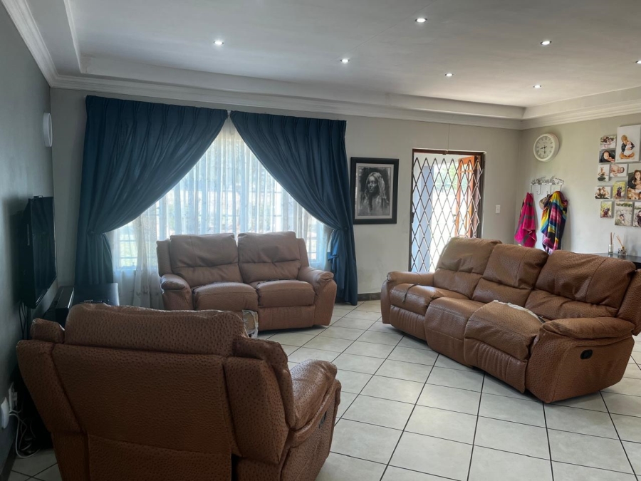 5 Bedroom Property for Sale in Kameeldrift West Gauteng