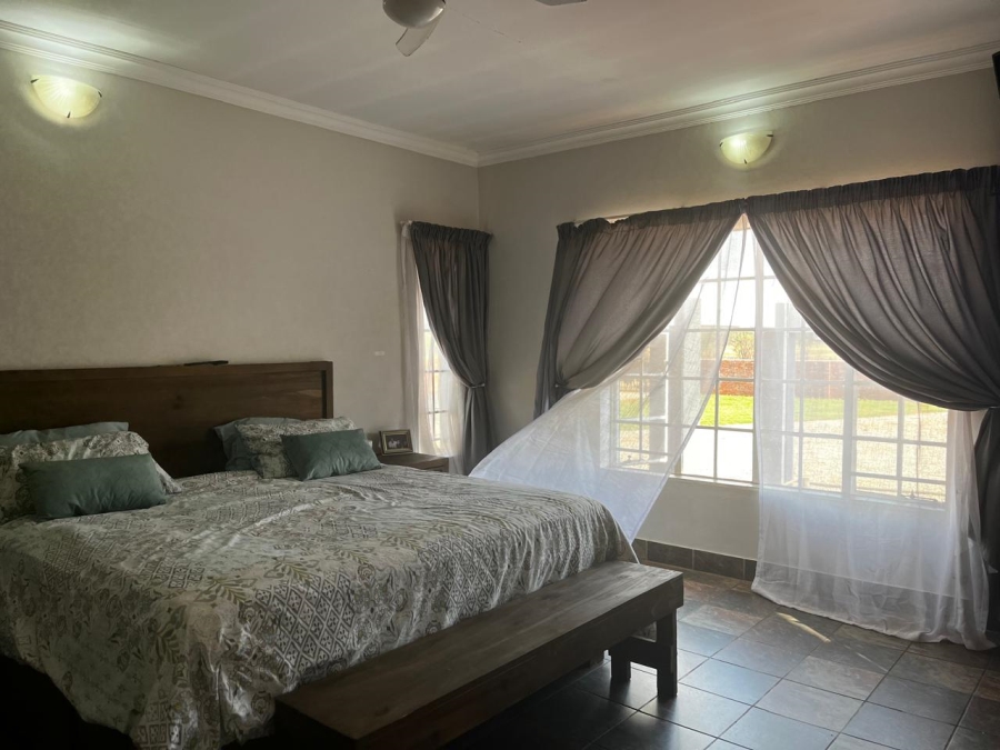 5 Bedroom Property for Sale in Kameeldrift West Gauteng