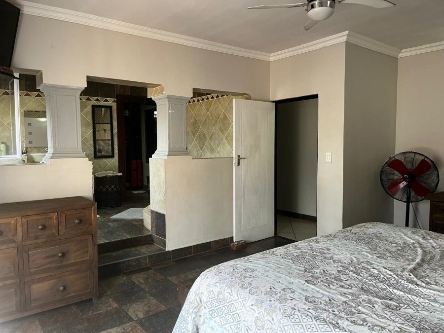 5 Bedroom Property for Sale in Kameeldrift West Gauteng