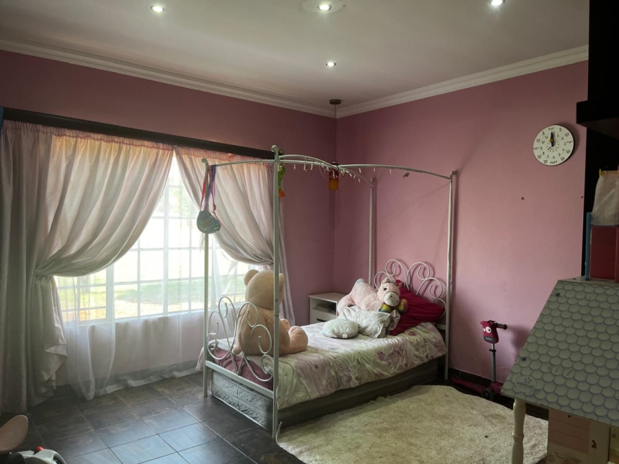 5 Bedroom Property for Sale in Kameeldrift West Gauteng