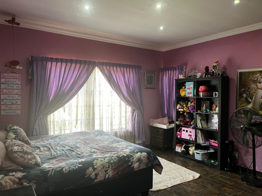 5 Bedroom Property for Sale in Kameeldrift West Gauteng