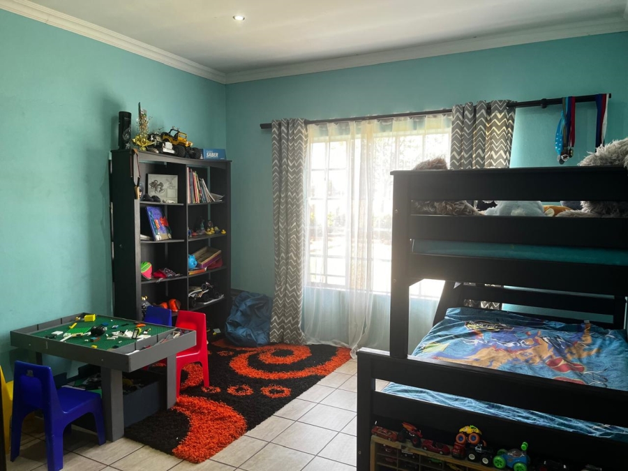 5 Bedroom Property for Sale in Kameeldrift West Gauteng