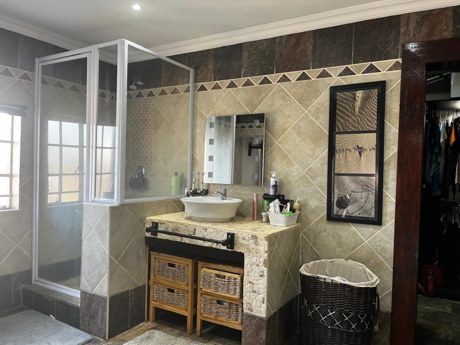 5 Bedroom Property for Sale in Kameeldrift West Gauteng