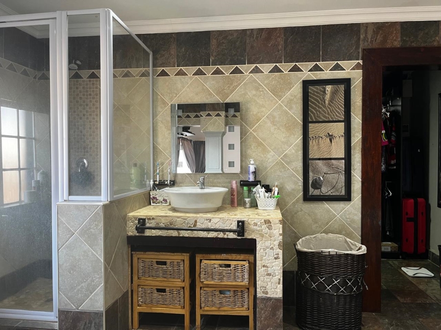 5 Bedroom Property for Sale in Kameeldrift West Gauteng