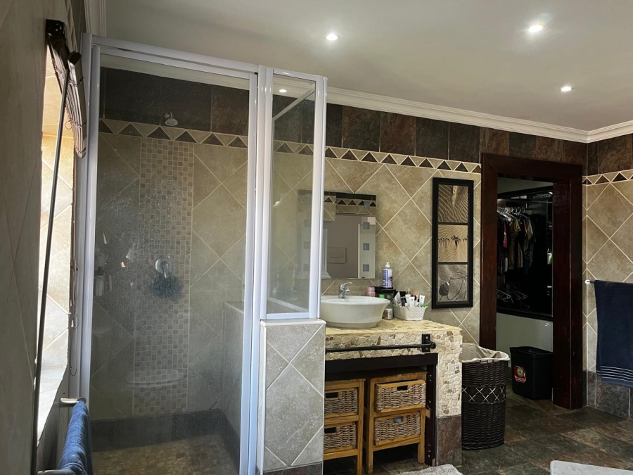 5 Bedroom Property for Sale in Kameeldrift West Gauteng