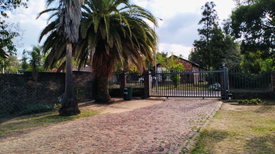 5 Bedroom Property for Sale in The Reeds Gauteng