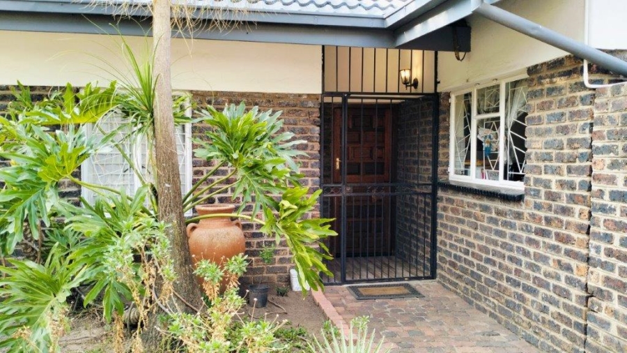 5 Bedroom Property for Sale in The Reeds Gauteng