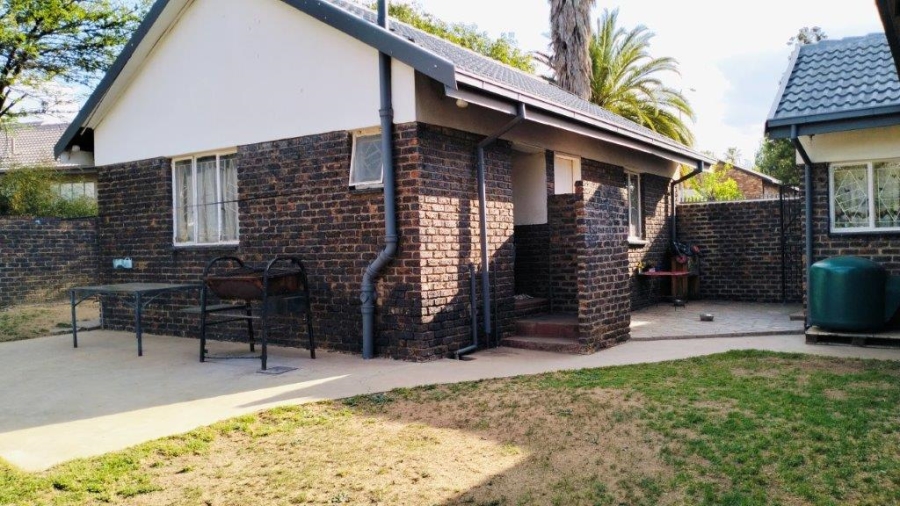 5 Bedroom Property for Sale in The Reeds Gauteng