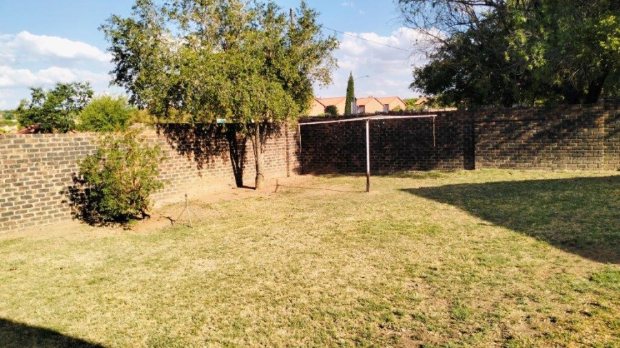 5 Bedroom Property for Sale in The Reeds Gauteng