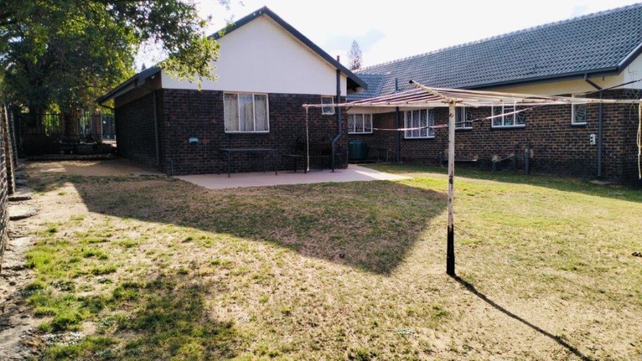 5 Bedroom Property for Sale in The Reeds Gauteng