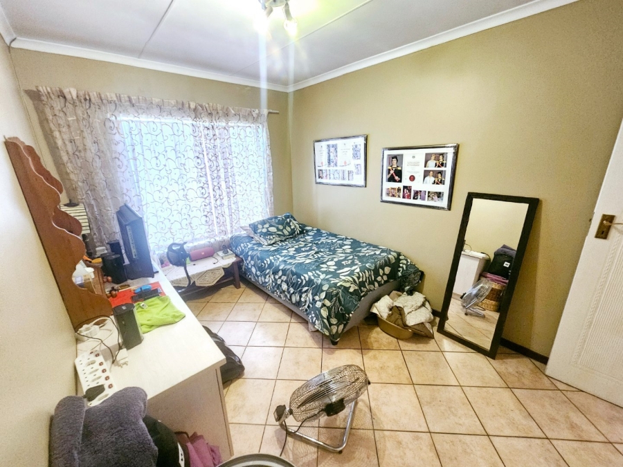 2 Bedroom Property for Sale in Monavoni Gauteng