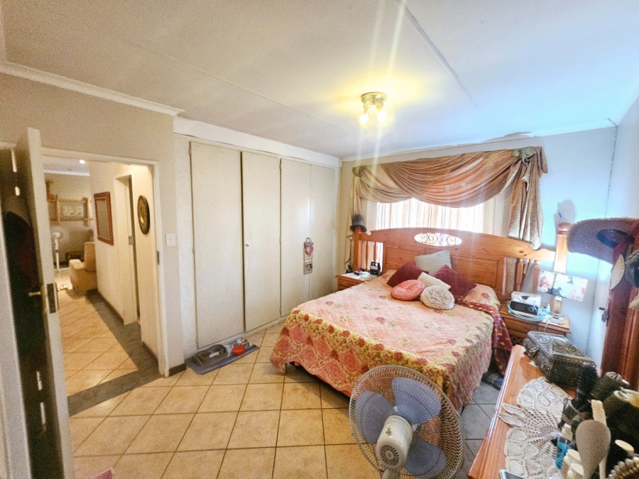 2 Bedroom Property for Sale in Monavoni Gauteng