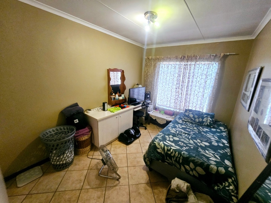 2 Bedroom Property for Sale in Monavoni Gauteng