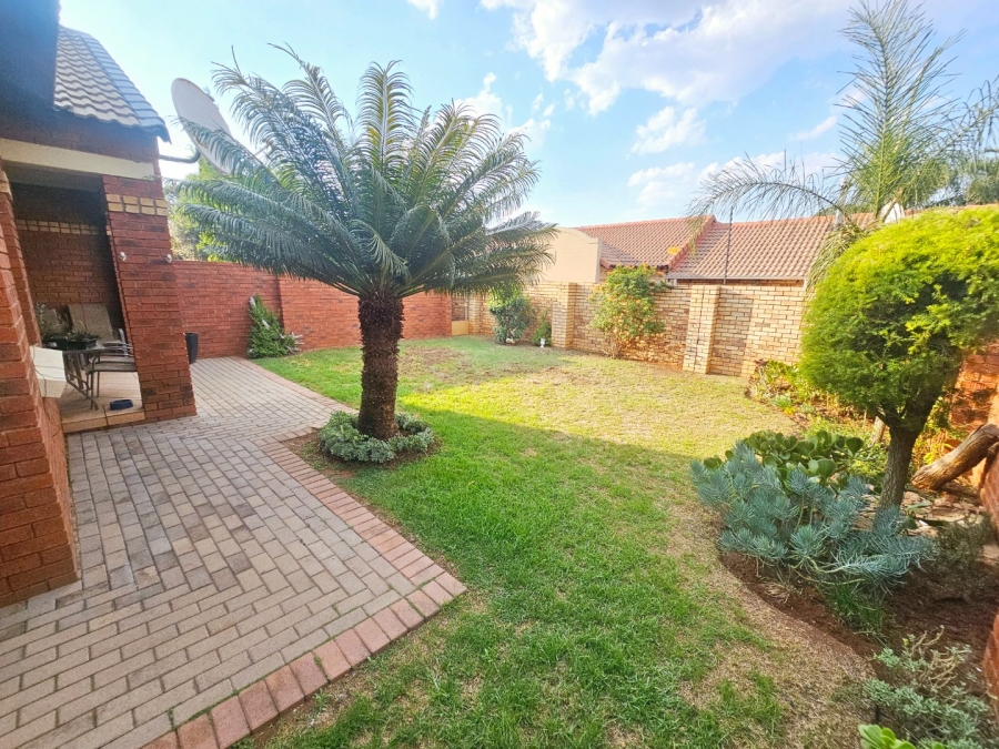 2 Bedroom Property for Sale in Monavoni Gauteng