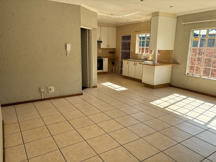 To Let 3 Bedroom Property for Rent in New Redruth Gauteng