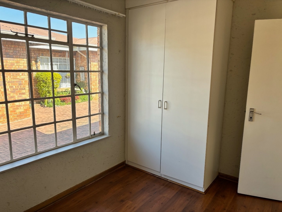 To Let 3 Bedroom Property for Rent in New Redruth Gauteng