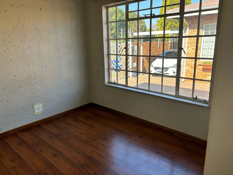 To Let 3 Bedroom Property for Rent in New Redruth Gauteng