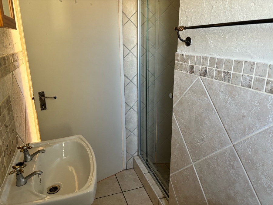 To Let 3 Bedroom Property for Rent in New Redruth Gauteng