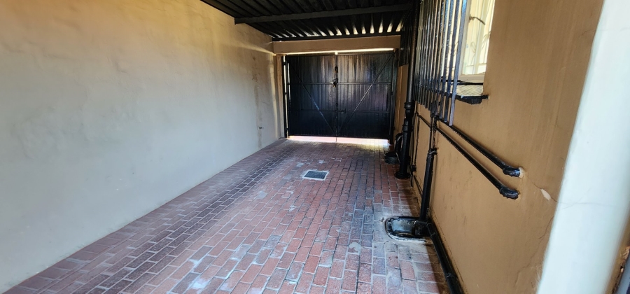 4 Bedroom Property for Sale in Laudium Gauteng