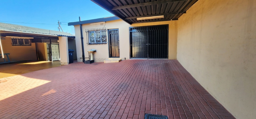 4 Bedroom Property for Sale in Laudium Gauteng