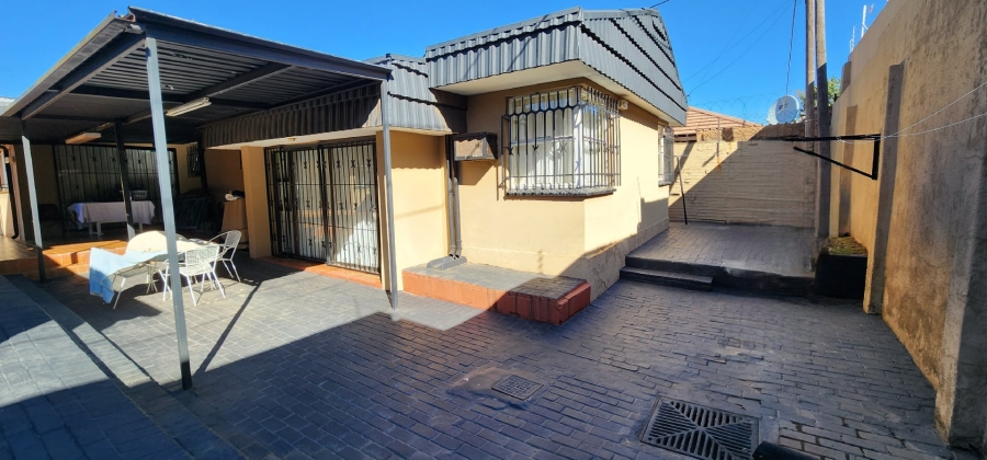 4 Bedroom Property for Sale in Laudium Gauteng