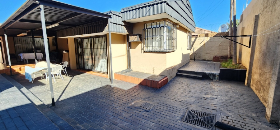 4 Bedroom Property for Sale in Laudium Gauteng