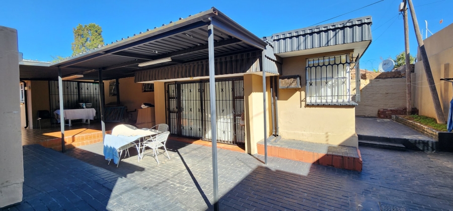 4 Bedroom Property for Sale in Laudium Gauteng