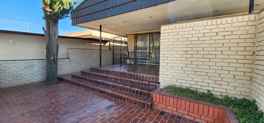 4 Bedroom Property for Sale in Laudium Gauteng