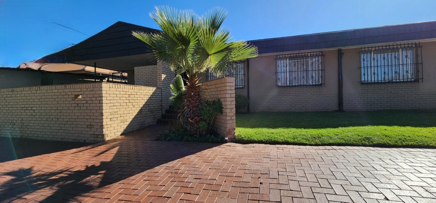 4 Bedroom Property for Sale in Laudium Gauteng