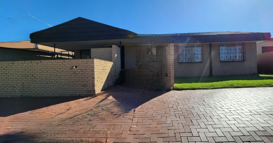 4 Bedroom Property for Sale in Laudium Gauteng