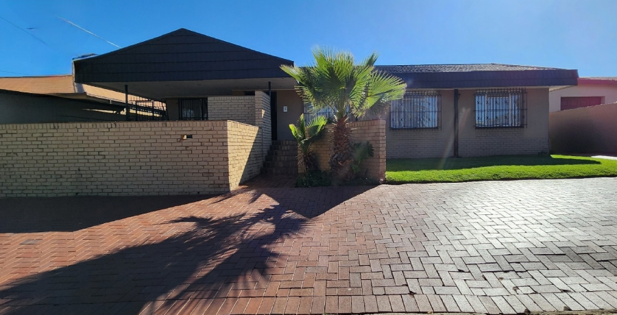 4 Bedroom Property for Sale in Laudium Gauteng