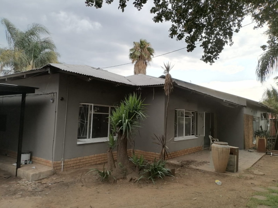 5 Bedroom Property for Sale in Pretoria Gardens Gauteng