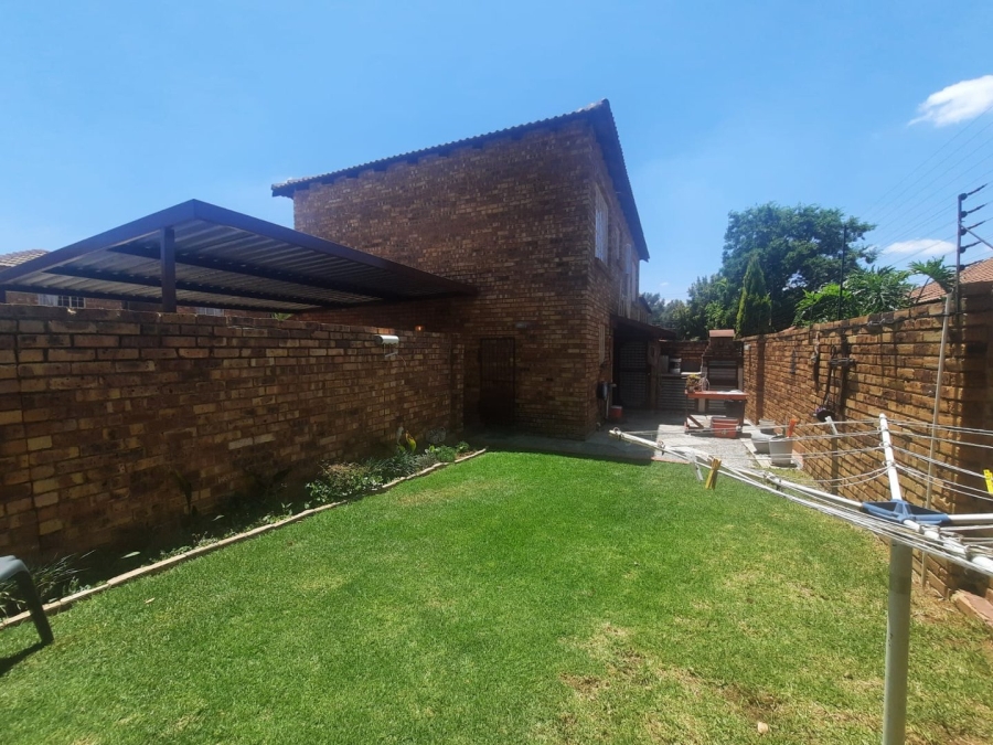 2 Bedroom Property for Sale in Wilgeheuwel Gauteng