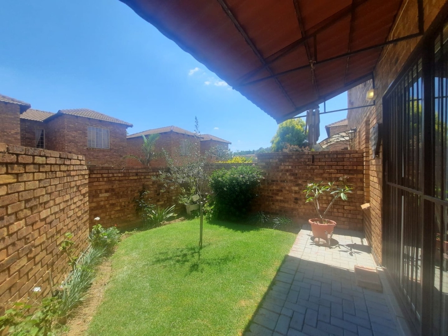 2 Bedroom Property for Sale in Wilgeheuwel Gauteng