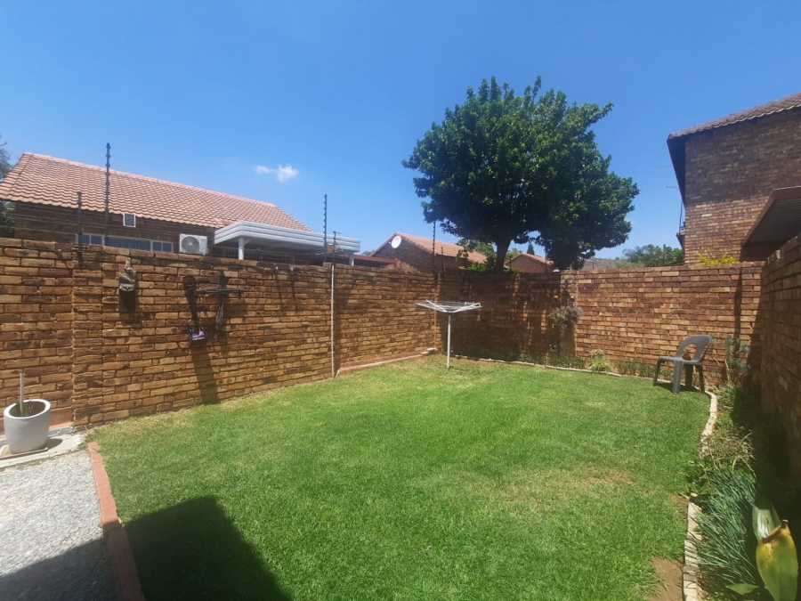 2 Bedroom Property for Sale in Wilgeheuwel Gauteng